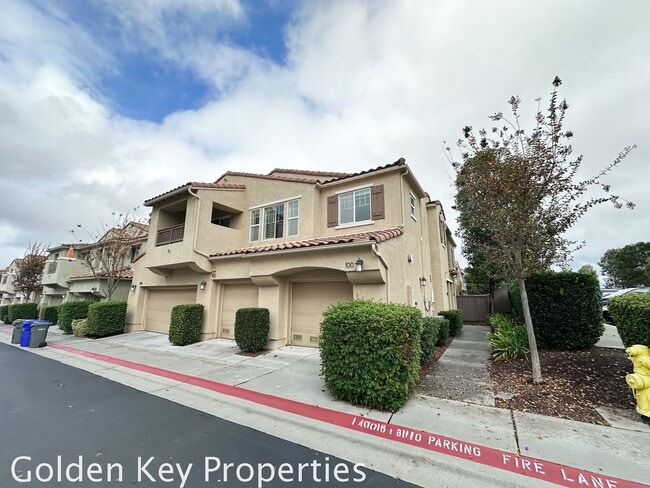 Building Photo - Move-in ready 2BR / 2BA townhome in San Marcos!