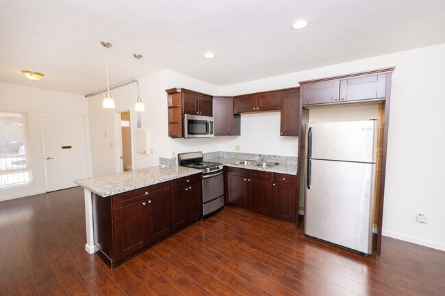 Building Photo - La Mesa Pacific Unit 8049 La Mesa Blvd APT C