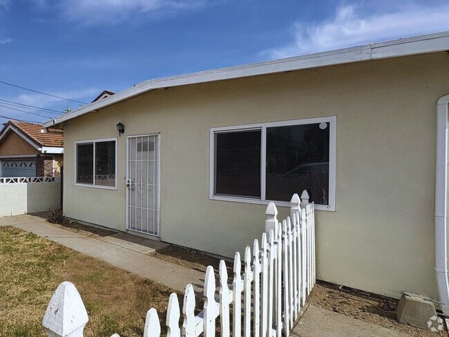 Building Photo - 2 Bedroom Rancho Cucamonga Unit Rental