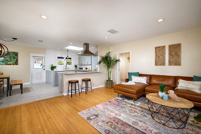 Photo - 2136 Foothill Dr