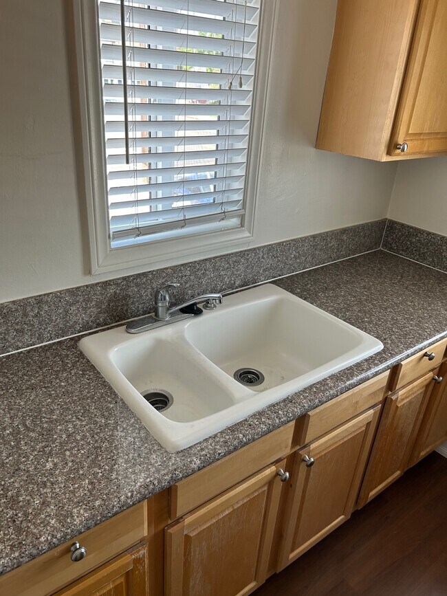 Granite Counter Kitchen - 5555 Costello Ave Unit 5555.5