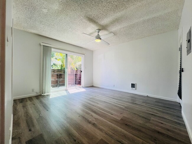Photo - 5525 Harold Way Unit 1