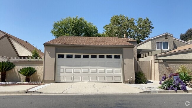 Building Photo - Available July 1, 2025!  A SFR for under $... Rental
