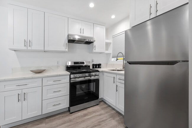 Photo - 18017 Collins St