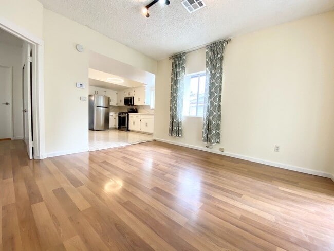 Building Photo - M Cypress Unit 520