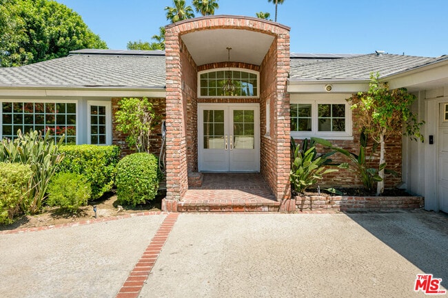 Photo - 8760 White Oak Ave