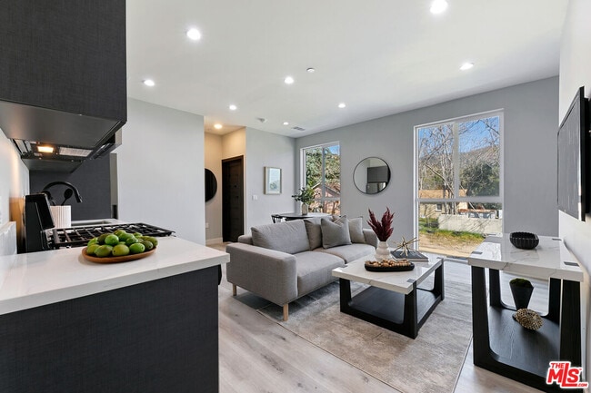 Building Photo - 15106 Roxford St Unit 13627