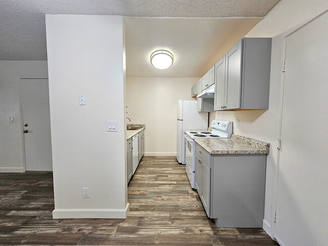 Kitchen - Valley View Apartments