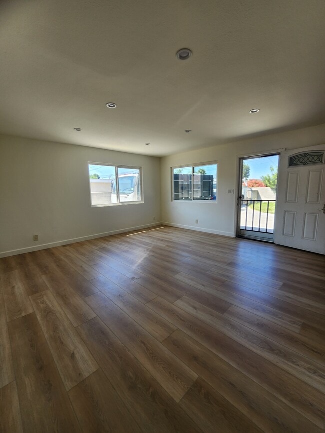 Photo - 625 N Angeleno Ave