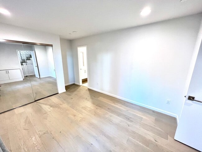 Photo - Santa Monica - Luxury Townhome w/ Loft!  (...