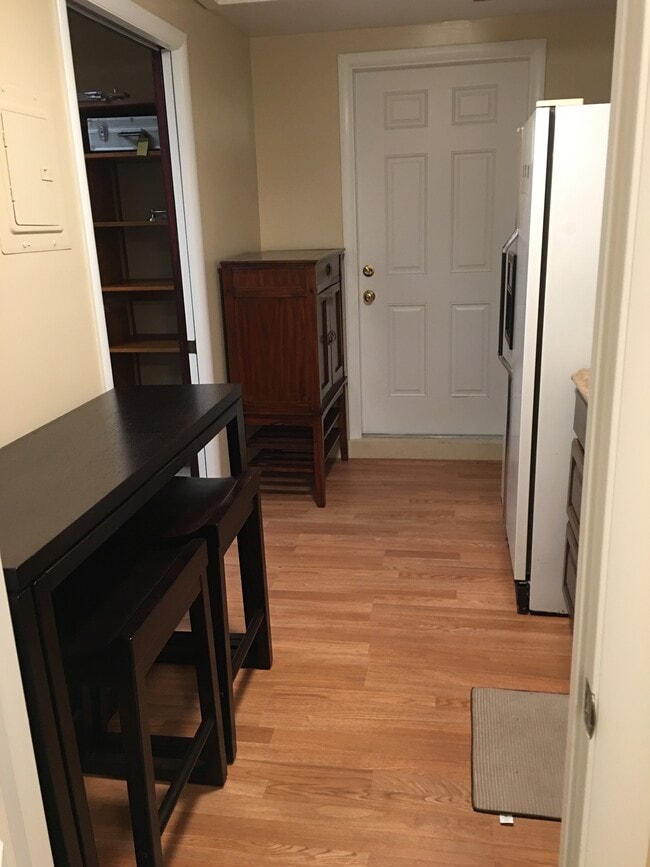 Entrance into Kitchen - 8119 Loyola Blvd Unit 1A