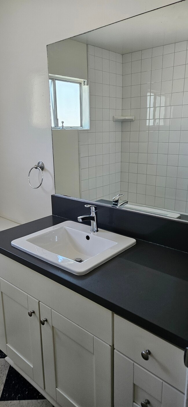 Photo - 7050-7059 Waring Ave