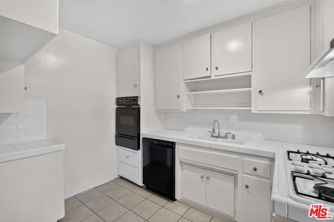 Photo - 15540 Moorpark St Unit 7
