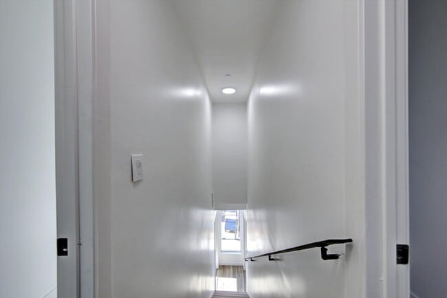 Photo - AMAZING NEW CONSTRUCTION UNIT NEAR DOWNTOWN Unit 3
