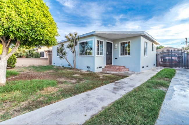 Photo - 930 W 130th St