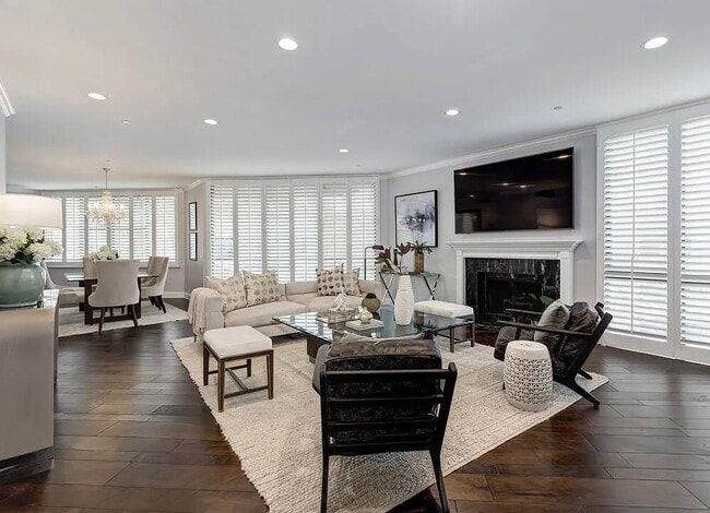 Building Photo - 300 N Swall Dr