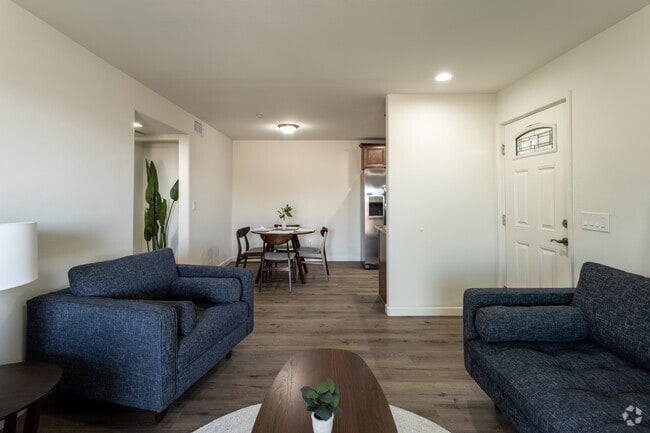 Living Room 2BR, 2BA - 1052 SF - Echo Apts