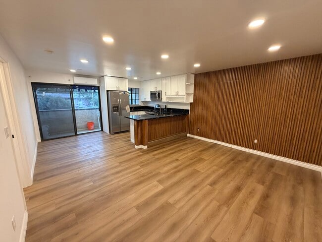 Building Photo - 18530 Hatteras St Unit Hatteras 212