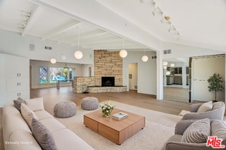 Photo - 19732 Henshaw St