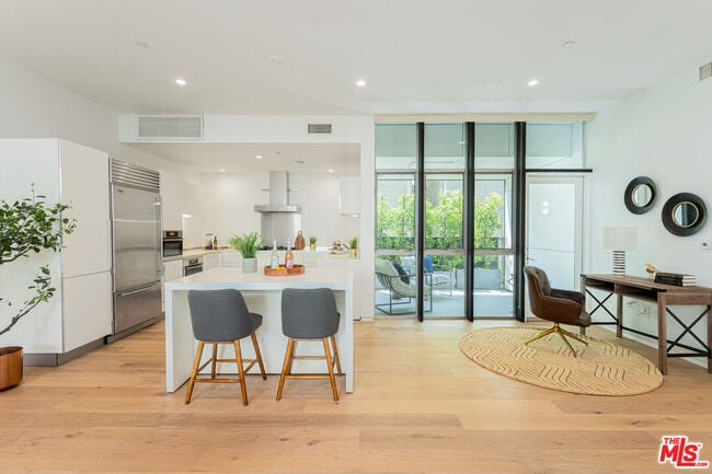 Photo - 825 Kings Rd Unit 9