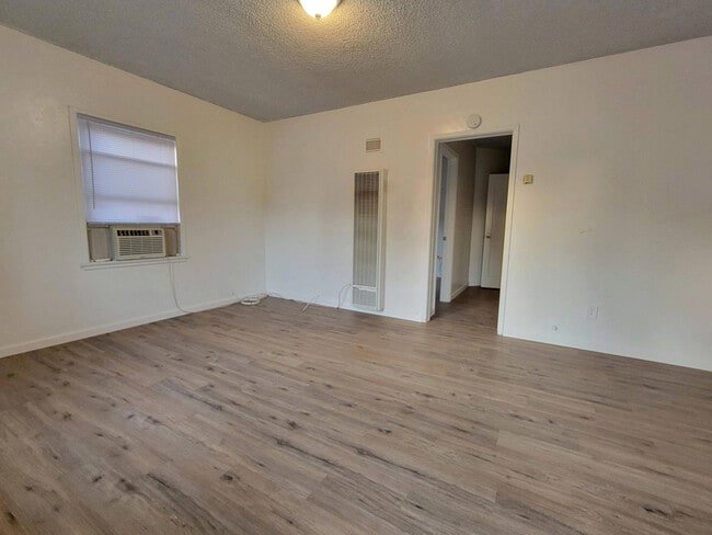 Photo - 416 N 3rd Ave
