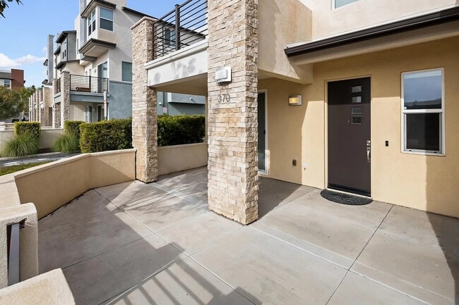 Photo - 370 Broadway Dr