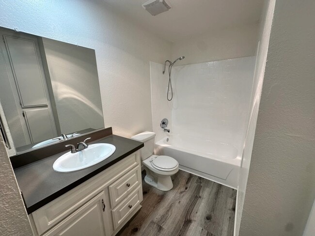 Photo - 15009 Moorpark St Unit 109