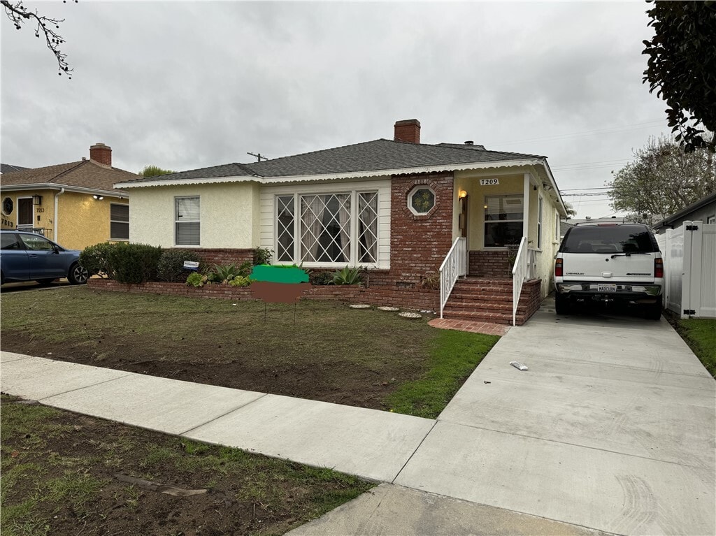 Photo - 7209 Alverstone Ave