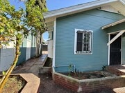 Photo - 534-1-2-E-19th-St House