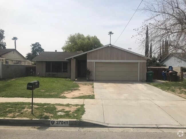 Building Photo - Spacious 3 bedroom Home for Rent