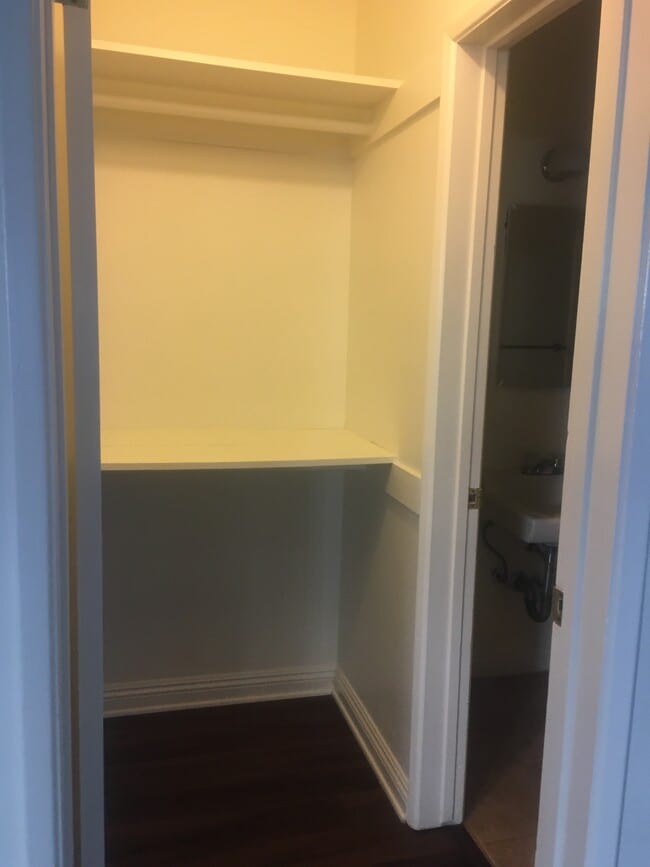 Closet - 545 W Doran St Unit D