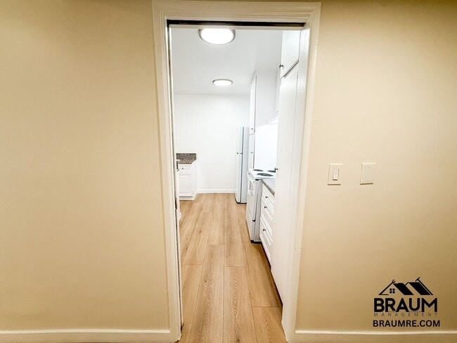 Photo - 5252 Hermitage Ave Unit 5