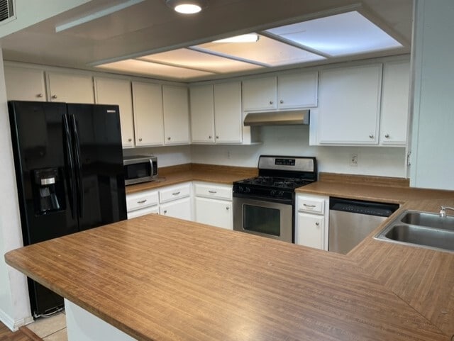 Kitchen - 1315 W Latham Ave