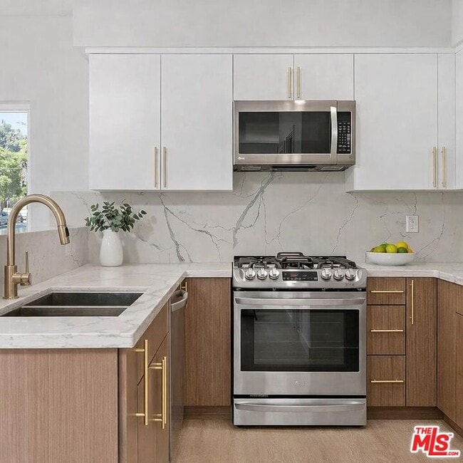 Photo - 2115 Beachwood Terrace