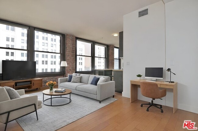 Building Photo - 460 S Spring St Unit 701