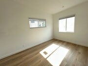 Photo - Looking for comfort, privacy, and modern l... House