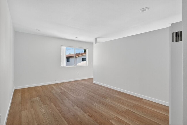 Photo - 994 Valencia St Apartment Unit 204