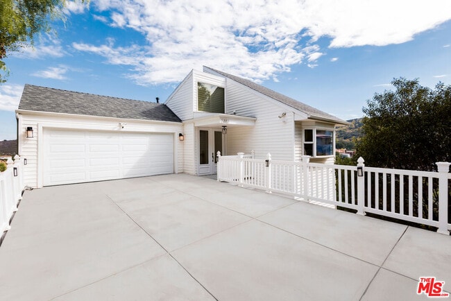 Photo - 21443 Iglesia Dr