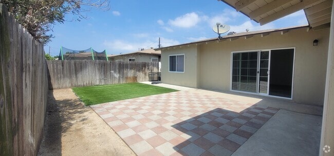 Building Photo - 14925 Larch Ave Unit 14923.5 Rental