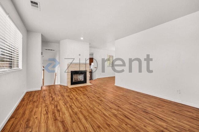 Building Photo - Unit