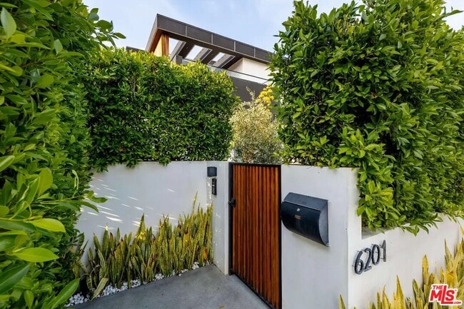 Photo - 6201 Lindenhurst Ave