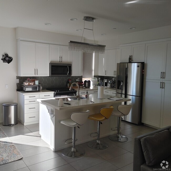 Building Photo - 1329 Via Lucero Rental