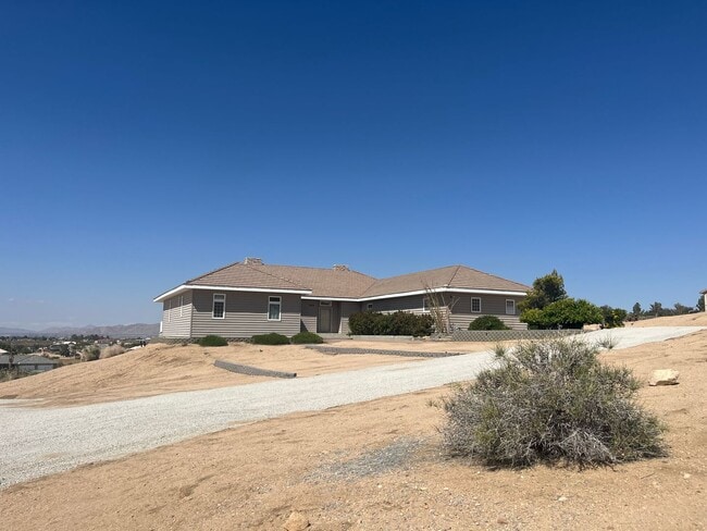 Building Photo - 3 bedroom 2.5 bath in the Mariana Ranchos !!