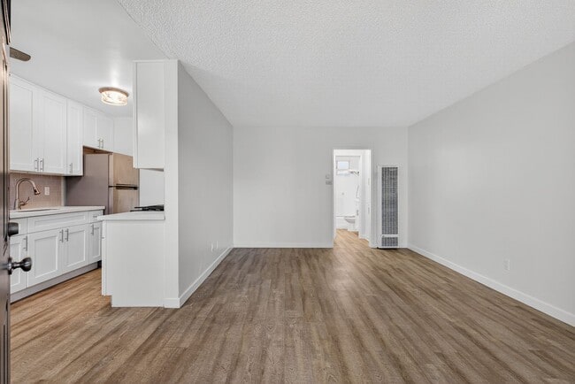 Building Photo - 1751 Cabrillo Ave