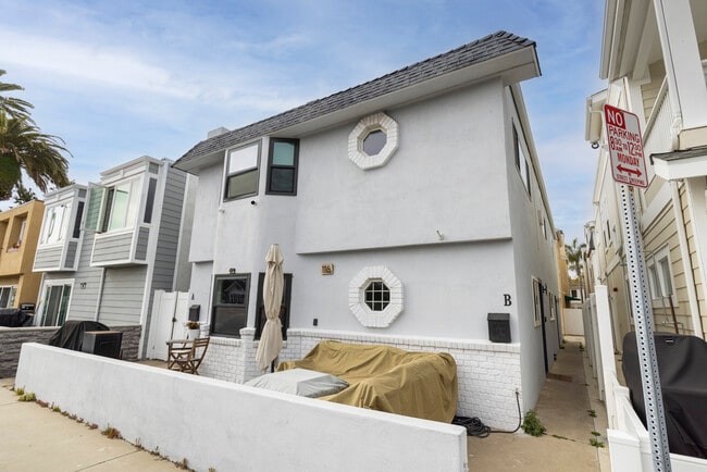 Building Photo - 116 E Balboa Blvd Unit B