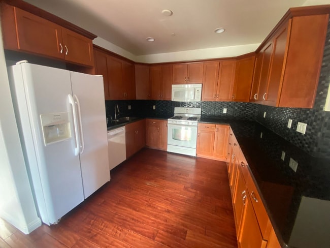 Photo - 332 S Virgil Ave Unit 302