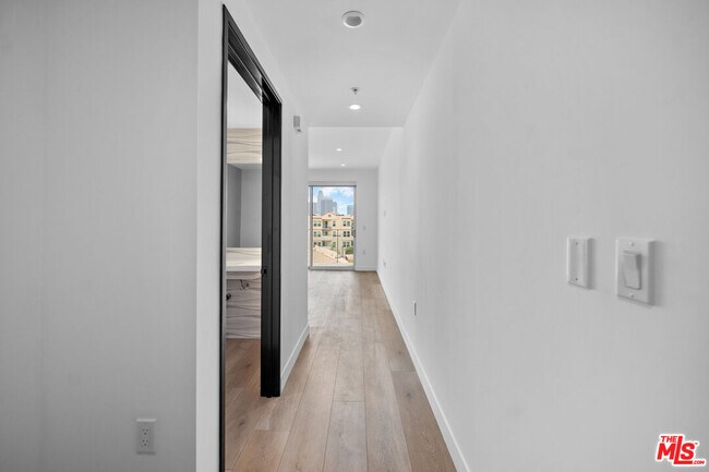 Photo - 957 Figueroa Terrace Unit 307