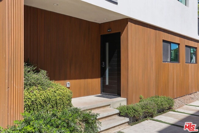 Photo - 623 N Mariposa Ave