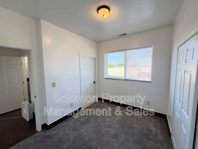 Photo - 2030 Broadway St