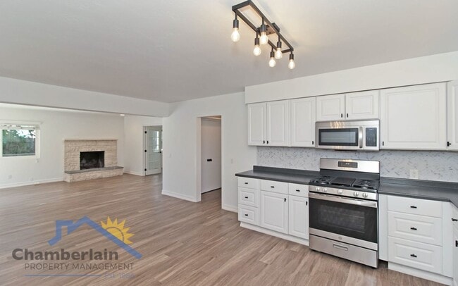Photo - 2 Bedroom/1 Bathroom Coastal Leucadia Duplex!